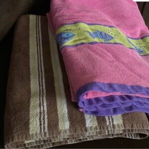 EUC Lot of Pink and Brown beach Towels
